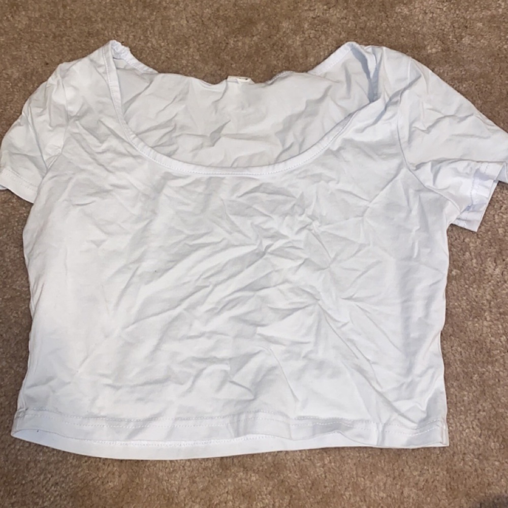 Cropped white Amazon shirt size medium. Only selling because it didn’t fit!